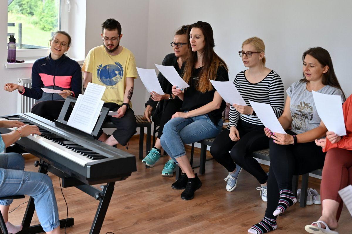 Dorosłe Wakacje Artystyczne 2023 Turnus 2 - zdj. 122.jpg