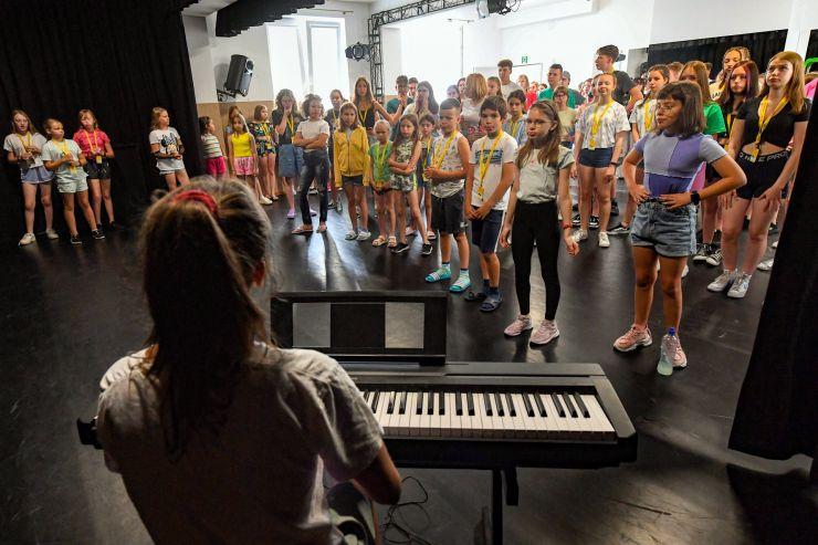 Warsztaty wokalne - Wakacje Artystyczne 2022 Turnus 1 - zdj.0160.jpg