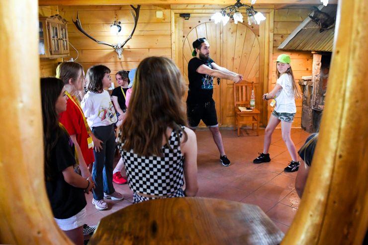 Warsztaty impro - Wakacje Artystyczne 2022 Turnus 1 - zdj.0222.jpg