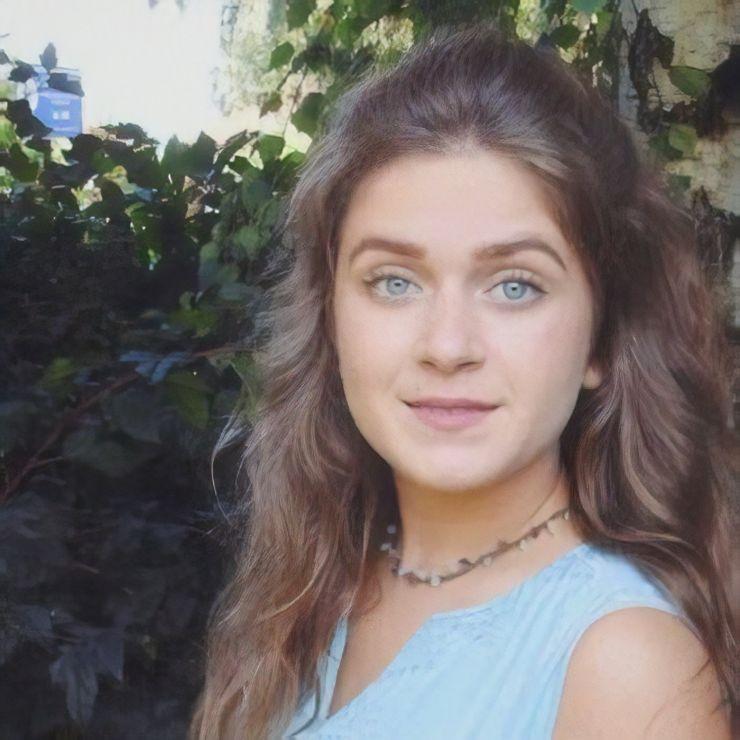 Wiktoria Boroś - wychowawczyni, opiekunka grupy. Kolonia artystyczna dla dzieci i młodzieży - Wakacje Artystyczne Wiktoria Boroś - wychowawczyni, opiekunka grupy. Kolonia artystyczna dla dzieci i młodzieży - Wakacje Artystyczne